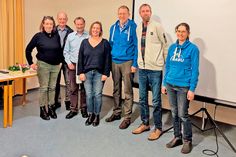 Auf dem Foto sind zu sehen von links nach rechts: Heike Mettke-Wulff, Reiner Wulff, Axel Michaelis, Claudia Oezer, Niels Kock, Jörg Hahn und Elisabeth Kock.