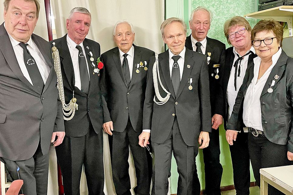v.l. Reimer Hutzfeld, Detlef Krause, Jürgen Voß, Jochen Krugel, Heinz Braun, Marion Krause, Uta Gerken.