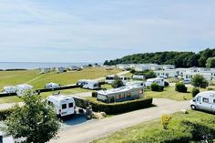 Der Campingplatz Walkyrien liegt oberhalb des idyllischen Naturstrandes von Bliesdorf.