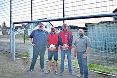 Von links nach rechts: Dennis Carlson (Stadtverwaltung), Volker Zielke (FC Kröß, Vorsitzender), Michael Schulz (FC Kröß), Dirk Sahmkow KDO