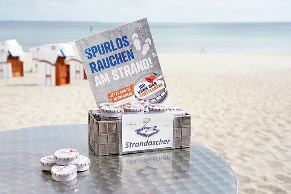 Jeder Strandbesucher, der einen Strandkorb anmietet, erhält bei Bedarf einen kostenfreien Taschenaschenbecher.