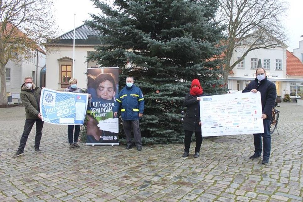 Sven Muchow, Susanne Bimberg-Nittritz, Michael Labonte, Andrea Brunhöber und Mirko Spieckermann (v. lks.) freuen sich über die Würdigung des Ehrenamtes.
