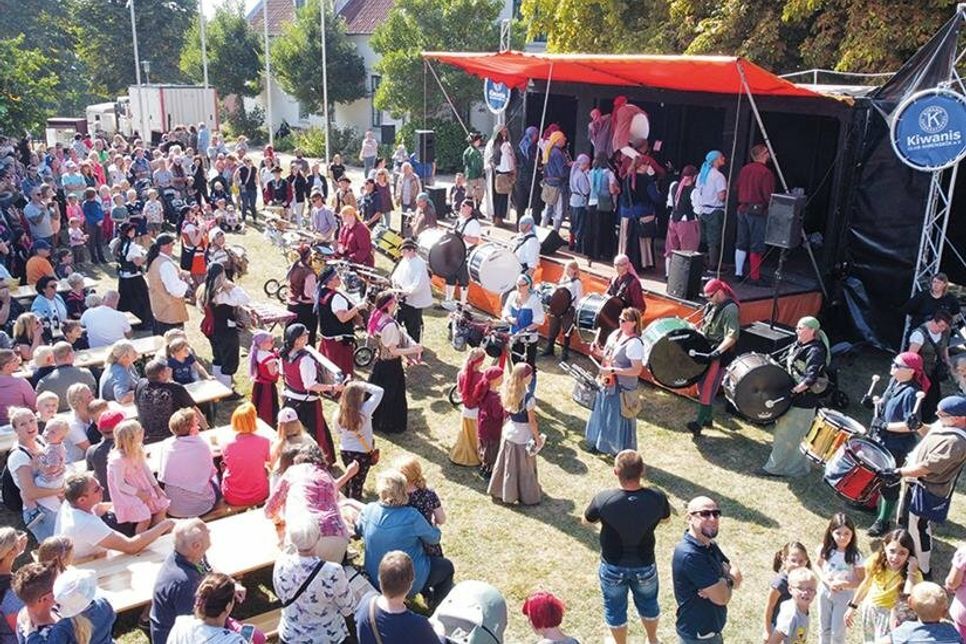 Das beliebte Kinderfest des Kiwanis-Clubs lockt seit vielen Jahren Familien aus nah und fern auf die Amtswiese am Ahrensböker Rathaus.