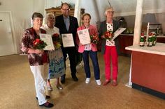 Gudrun Weidemann, Gräfin Plessen, Bürgermeister Mirko Spiekermann, Antje Weinreich und Silke Wittrock (v. lks.).
