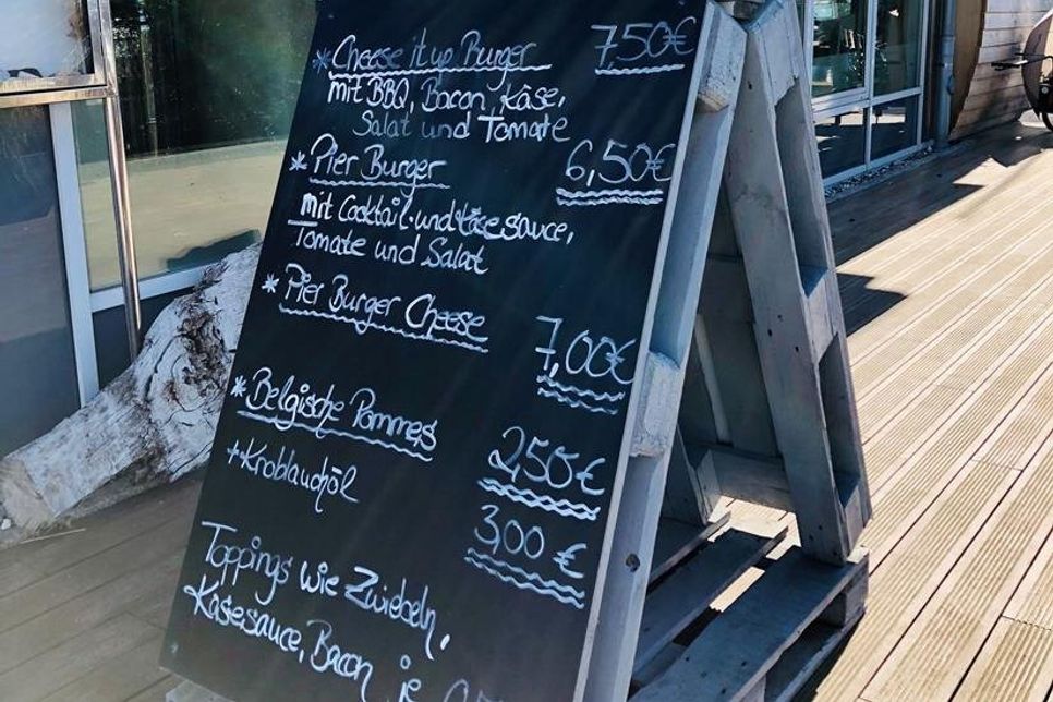 Derzeit stehen erstmal drei Bugervarianten auf der Speisekarte. Ganz neu ist der Brioche-Fisch-Burger.