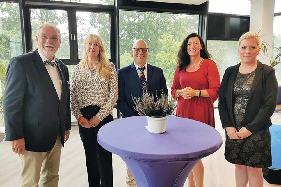 Kreispräsident Harald Werner, Bürgervorsteherin Renate Sonntag, Dorfvorsteher Fred-Michael Pätau, Bürgermeisterin Bettina Schäfer und CDU-Landtagsabgeordnete Wiebke Zweig nach dem Empfang im Saal des Kurparkhauses.