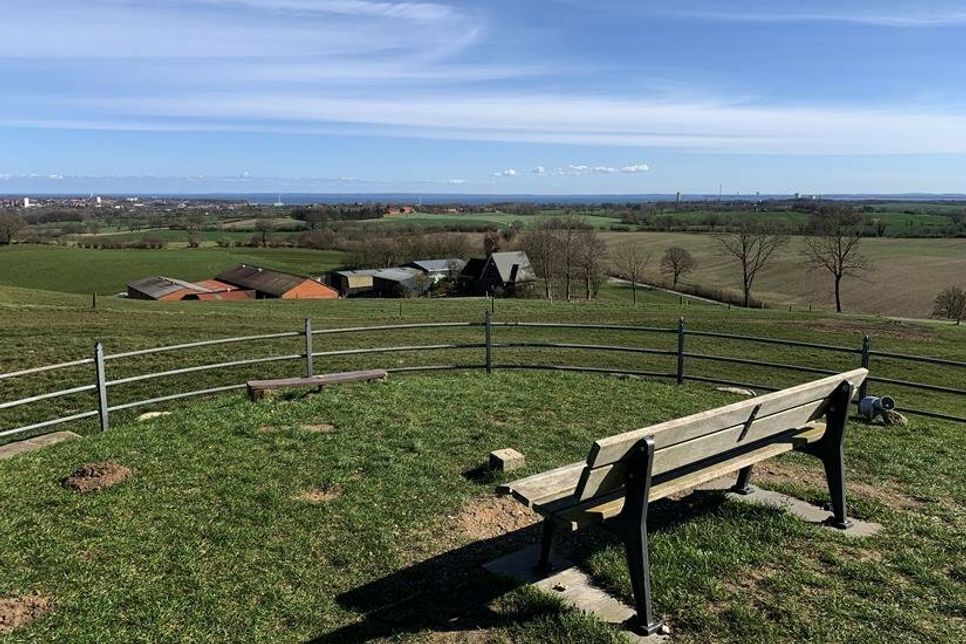 Der Blick vom Gömnitzer Berg reicht bis zur Ostsee.