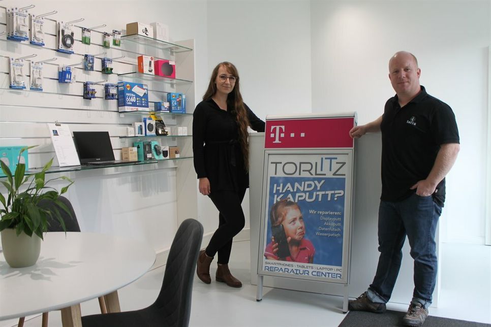 Geschäftsführer Jasper Torlitz mit seiner technischen Disponentin Kim Janina Bröker.
