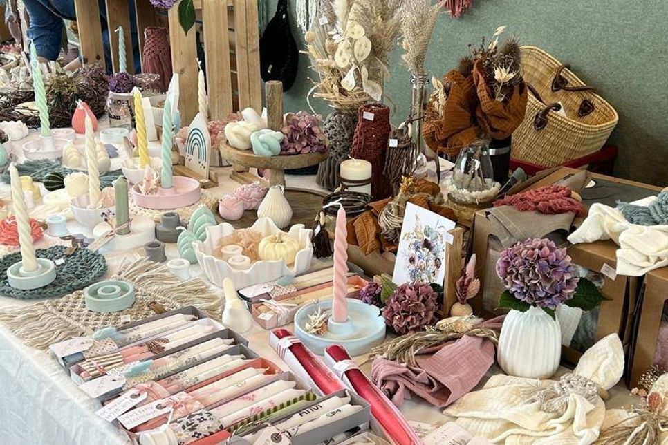 Da fällt die Wahl schwer: Kerzen, Wandbehänge, Vasen und vieles mehr.