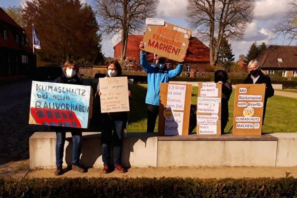 Bei der Sitzung des Umweltausschusses forderten die Parents for future die Umsetzung von Beschlüssen ein.