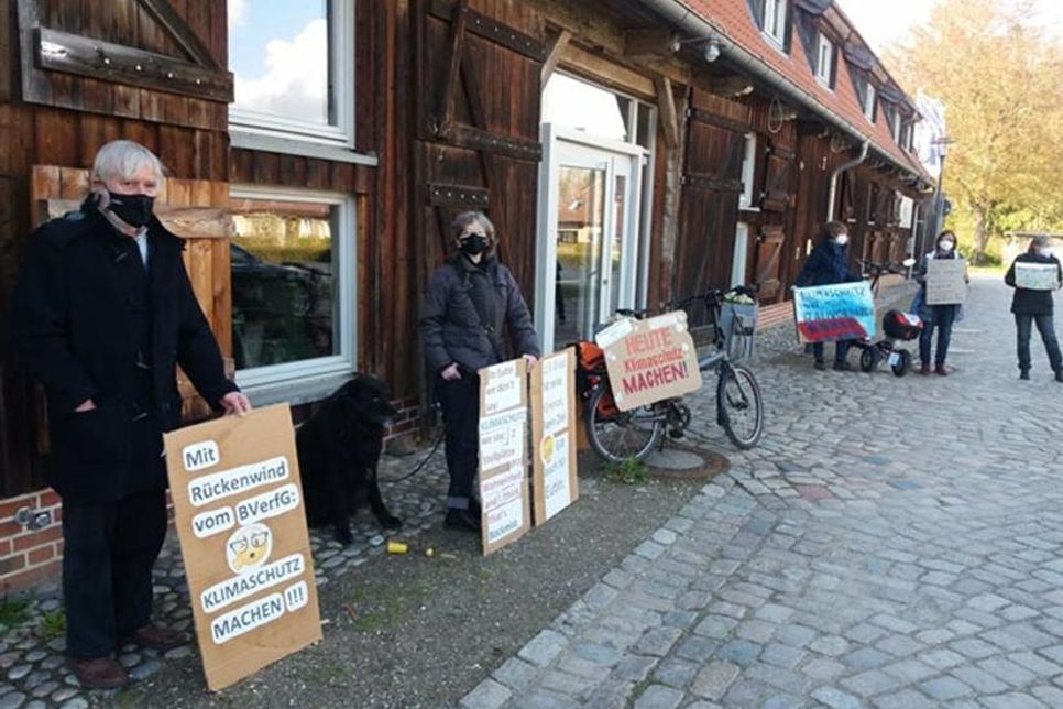 Bei der Sitzung des Umweltausschusses forderten die Parents for future die Umsetzung von Beschlüssen ein.