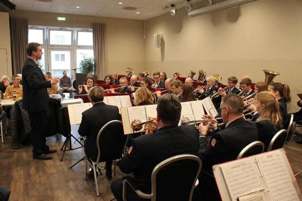 Das Blasorchester Lensahn begleitete den Empfang musikalisch.