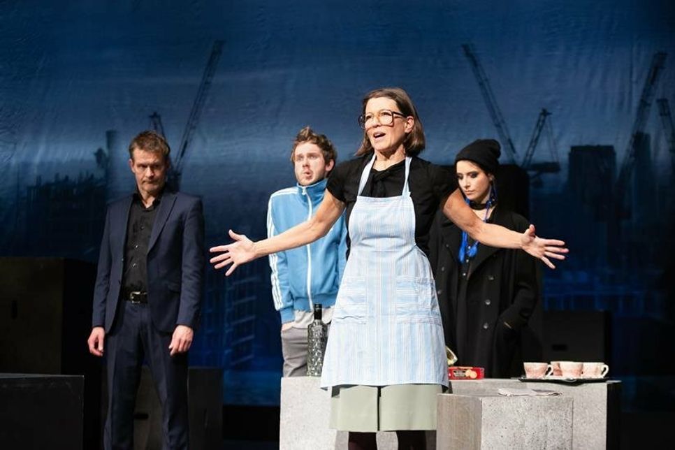 Szenenfotos „A long way down“. (Foto Bo Lahola)