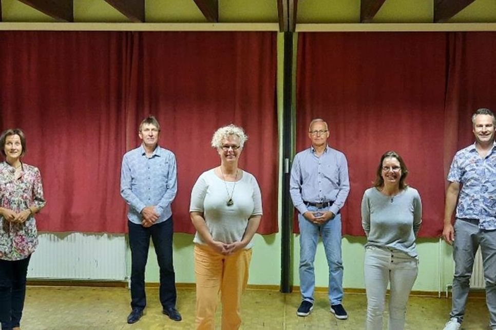 2. Beisitzerin Dr. Heike Wünnenberg, 2. Vorsitzender Norbert Müller, Schriftführer Sonja Bredlow,  1. Vorsitzender Reiner Papenbrok, 1. Beisitzerin Anja Jahn, Kassenwart Stefan Garling (v. lks.). (Foto: Carsten Röben)