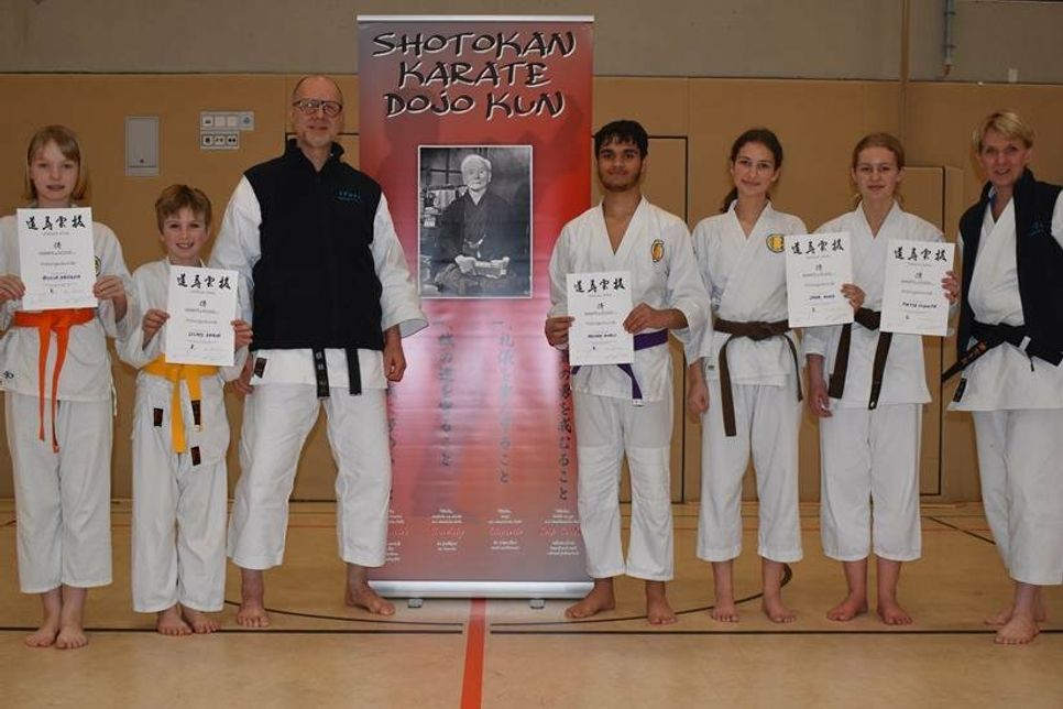 Alicia Krüger, Jesper Zabor, Jens Grunwald, Ariyan Kholi, Jana Kunz, Pietje Schultz, Katja Harz (v. lks.).