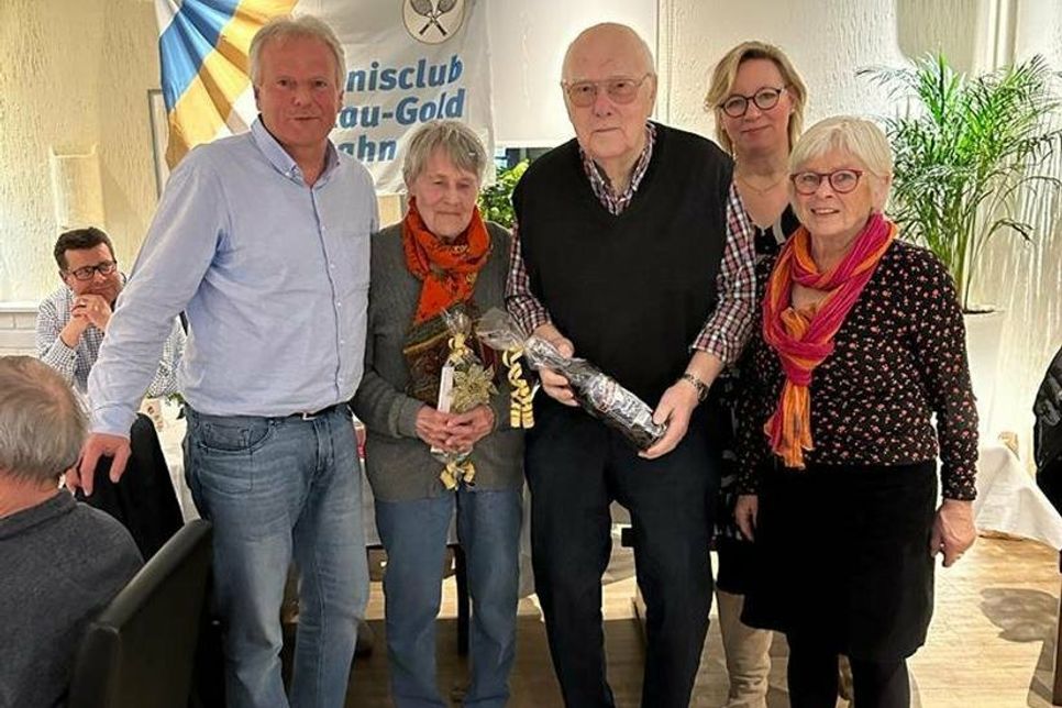 Dirk Weber-Klüver, Christa und Ernst Hansen, Wiebke Nindel und Ingrid Löhr (v. lks.).