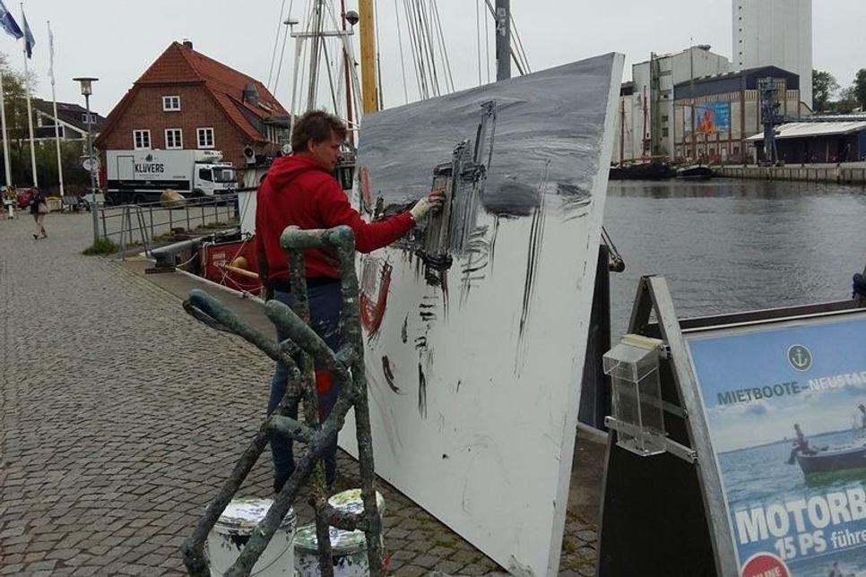 Christopher Lehmpfuhl bei der Arbeit im Neustädter Hafen.