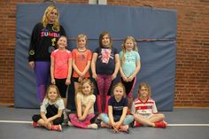 Alexandra Sommer (lks.) mit einem Teil der Zumba Kids.