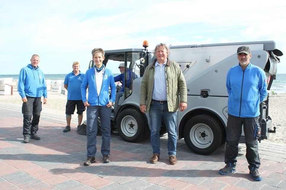 Das Team des Bauhofes mit Bürgermeister Dieter Knoll und Tourismusleiterin Ulrike Dallmann.