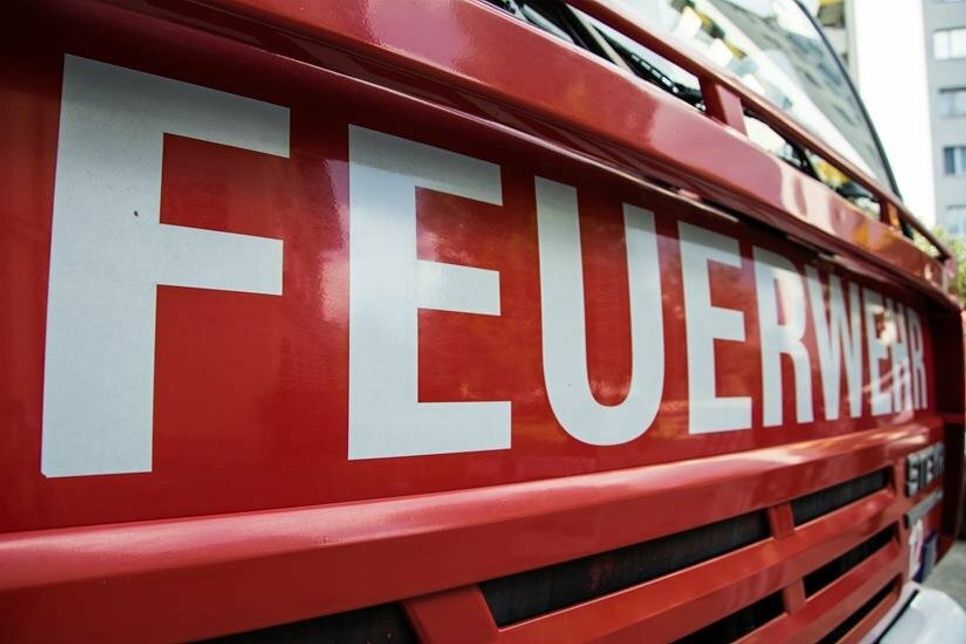 15 Personen wurden mit Verdacht auf Rauchgasvergiftung in ein benachbartes Krankenhaus gebracht.