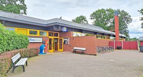 Zurzeit wird die Technik in der Preetzer Schwimmhalle modernisiert, das Hallenbad ist bis nach den Sommerferien geschlossen.