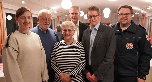 Die Verschmelzung des DRK Ortsvereins Neustadt mit dem DRK Ortsverein Schashagen ist erfolgt: Der neue vergrößerte Teamvorstand besteht ab sofort aus: Ellen Kurth (Beisitzerin), Arnulf Henrichs, Claudia Kurth (Beisitzerin), Jens Klüß, Jan Hering und Christian Steffen (v. lks.) sowie Beisitzerin Andrea Bischoff und Beisitzer André Baldeweg (nicht auf dem Foto).