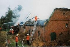 Ein verheerender Brand wütete im Sommer 1995. Dank des Einsatzes der Feuerwehr konnte so viel Bausubstanz erhalten werden, dass das Haus erneut aufgebaut werden konnte.