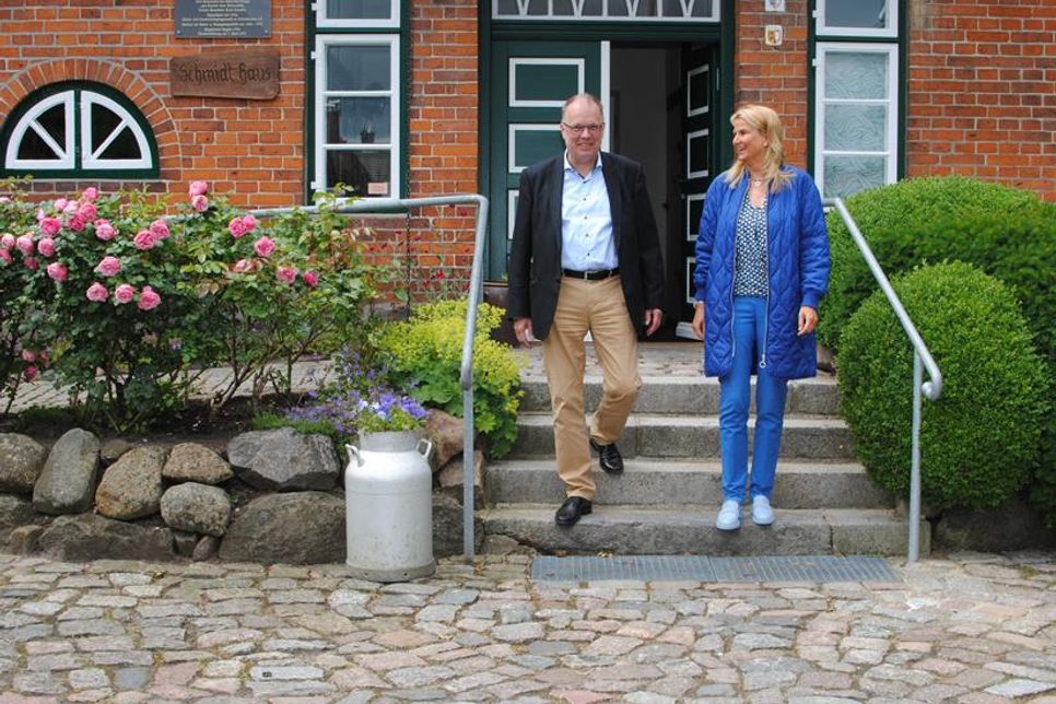 Hauke Witt und Manuela Lorenz vom Vorstand des Kultur- und Landschaftspflegevereins in der Gemeinde Schönkirchen freuen sich auf das große Jubiläum anlässlich des vierzigsten Vereinsgeburtstages.