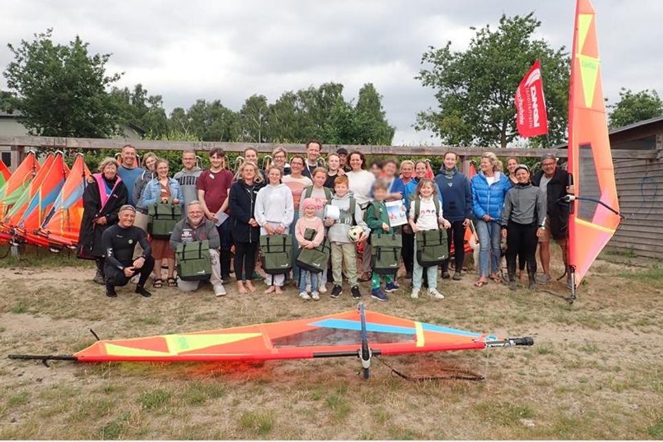 Viele glückliche Familien nahmen am vergangenen Wochenende an den Windsurftagen teil.
