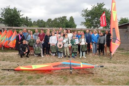 Viele glückliche Familien nahmen am vergangenen Wochenende an den Windsurftagen teil.