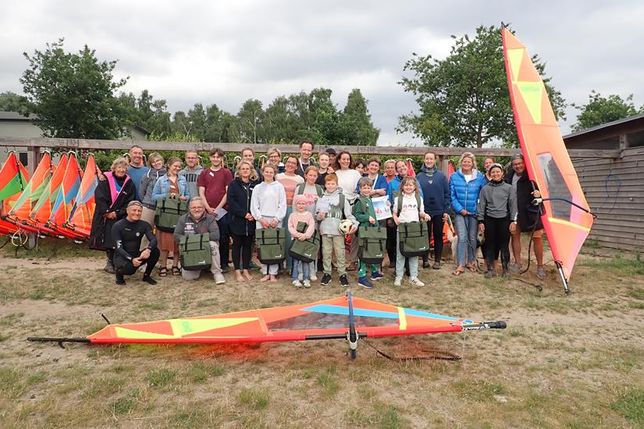 Viele glückliche Familien nahmen am vergangenen Wochenende an den Windsurftagen teil.