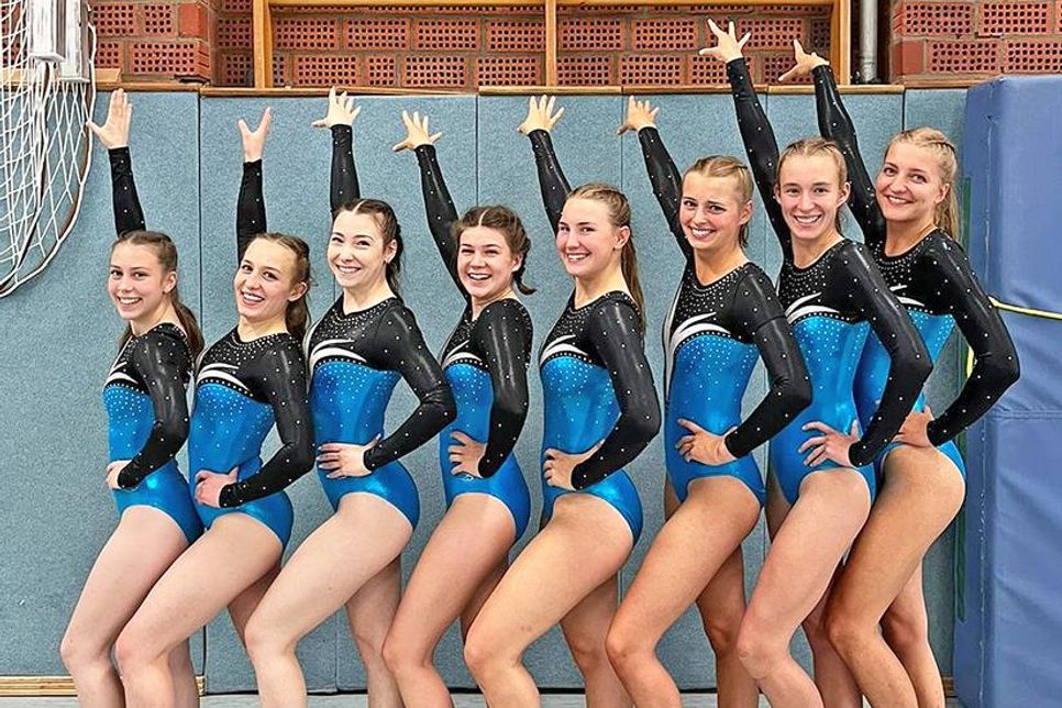 Diese acht Turnerinnen des TV Laboe erreichten auf Landesebene einen zweiten Platz.