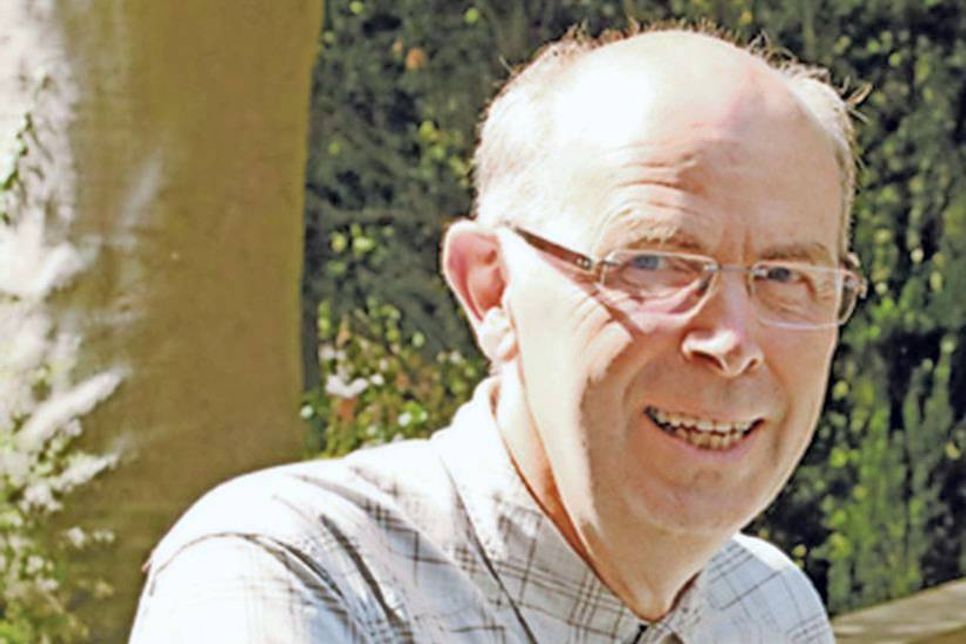 Bischof Gothardt Magaard bei der Ankunft vor der St. Johanniskirche