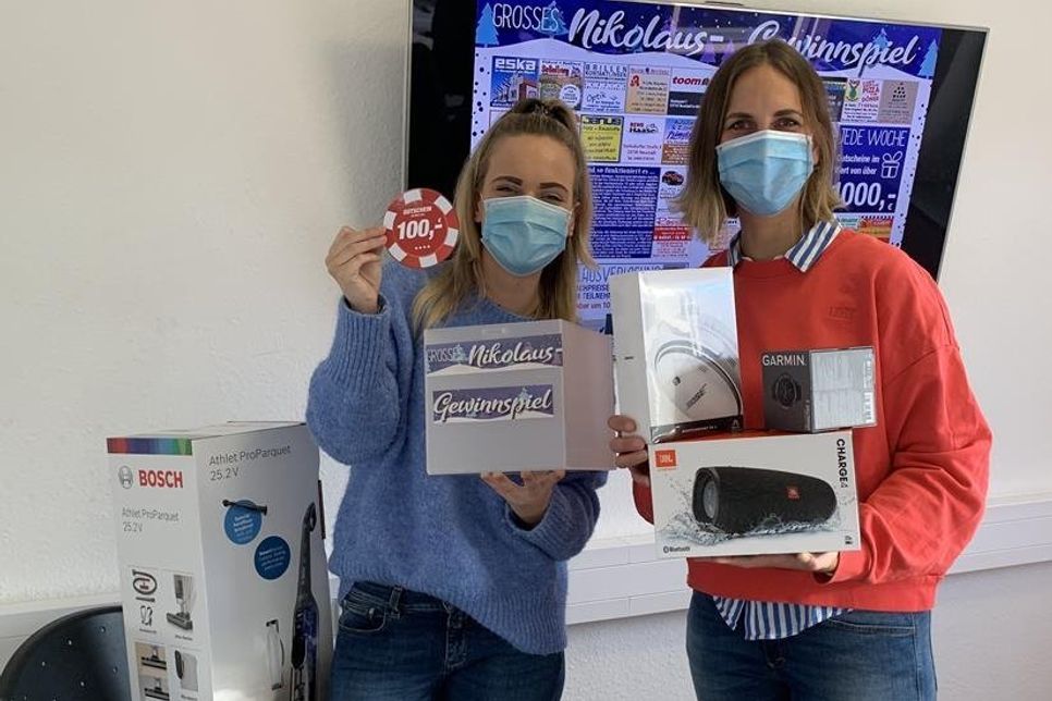 Patricia Wülfing (lks.) und Kristina Kolbe haben wieder die Gewinner gezogen.