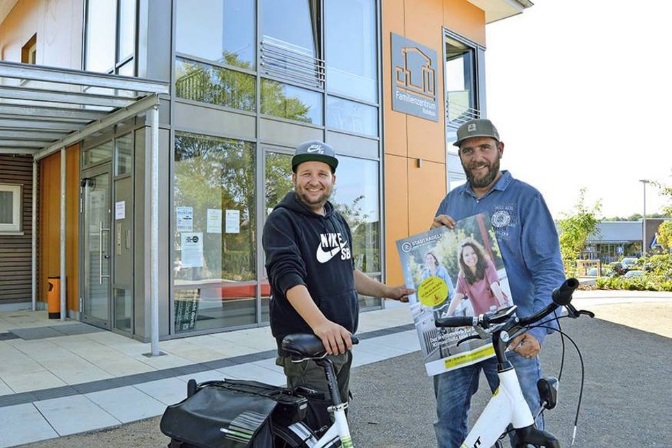 Im Rahmen der Aktion STADTRADELN haben Patrick Bohle (l.) und Alexander Herrberger aus der Gemendeverwaltung Ratekau eine Fahrrad-Rallye organisiert, die alle Familienmitglieder ansprechen soll. (Foto: Setje-Eilers)