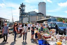 Buntes Treiben beim Hafenflohmarkt.