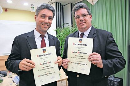 Treue Mitglieder. Seit 40 Jahren sind Stephan Reil (lks.) und Volker Bädermann im Blasorchester aktiv.