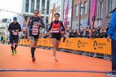 Susanne Modlich und Peter Masny liefen in einer Duo-Staffel den Marathon in Lübeck und wurden Zweite.