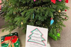 Die Weihnachtswunschbäume stehen bei Eska, Famila, Rewe, Sparkasse und expert.