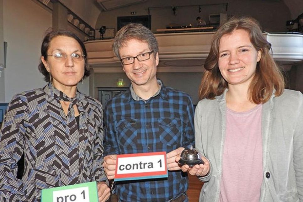 Sie haben den Wettbewerb an der Voss-Schule organisiert und fungierten als Jury: Birgit Setje-Eilers, Lars Steinmann und Kim Flägel (v.li.)