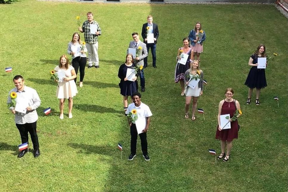 BFS-1-19: Jan-Niklas Steur, Lasse Stumpf, Lina Evers, Leoni Schmidt, Luka Ostermann, Annika Oldenburg, Jasmin Kawen, Sophie Stüben, Yasmin Grossen, Meilique Riegel, Max Rosenthal, Micha Glassou, Johanna Blüchel (nicht im Bild: Nicole Becker).