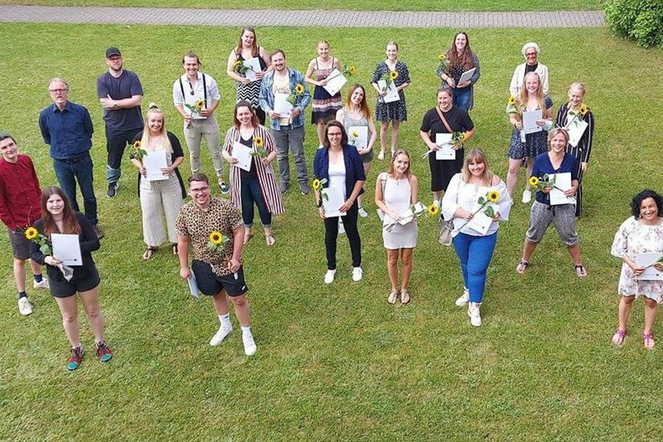 FSP2-18: Sebastian Backes, Ronja Becker, Sabrina Borrs, Julia Buhse, Louisa Debert, Michelle Ehlert, Isabelle Hirsch, Clarissa Krüger, Enya Kühl, Anne Latza, Nicole Paulsen, Sebastian Pawels, Finja Petersen, Nikolaj Puschkarev, Janina Rosplesch, Martina Schirrmann, Frauke Schultz-Becker, Nils Kuhnert (Lehrer).
