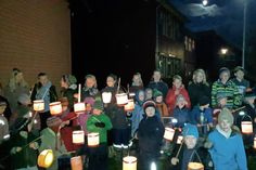 Das Fest beschenkte die Kinder mit schönen Bildern vom leuchtenden Licht in der Dunkelheit, vermittelte aber auch ein (Vor)-Bild für das soziale Miteinander.