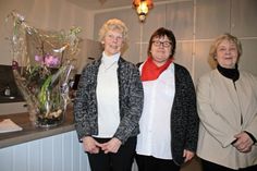 Ehrenvorsitzende Rosi Soost mit der neuen 1. Vorsitzenden Susanne Schneider und der stellvertretenden Vorsitzenden Bärbel Seehusen (v. lks.).
