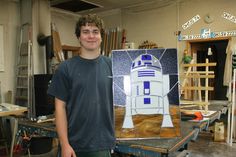 Zu sehen ist „R2-D2“ im Schaufenster der Glaserei Langebeck in der Reiferstraße 7.