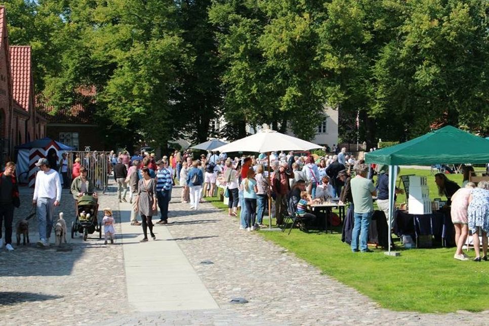 Im Hof konnte man gemütlich schlendern und die Vielfalt der Region entdecken.