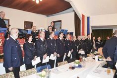 Größere Wahlen standen bei der Jahreshauptversammlung der Gemeindewehr Stockelsdorf nicht an. Dafür bestimmten Ehrungen langjähriger Mitglieder – wie hier die „25-Jährigen“ – den Abend im „Dissauer Hof“.