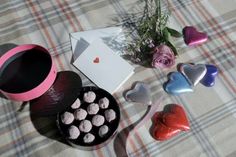 Am 14. Februar ist Valentinstag. Der Herzensmensch freut sich über eine kleine Aufmerksamkeit. (Foto: Initiative Mülltrennung wirkt / Steffen Jagenburg)