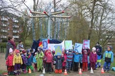 „Danke“ sagten die Kinder für den neuen Vogelnestbaum.