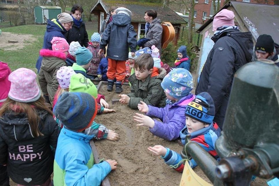 Kaum in Betrieb, war die Wassermatschanlage ein Anlaufpunkt für Kinder.